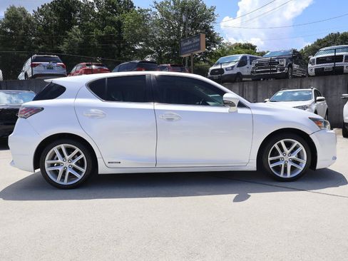 Used 2016 Lexus CT 200h w/ Seat Comfort Package FWD image 8