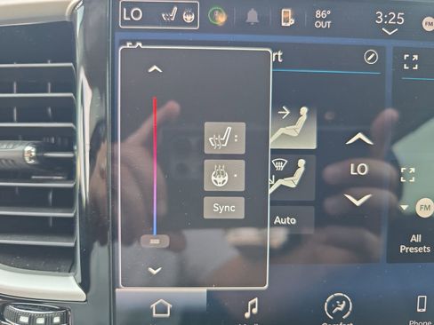 Used 2024 Chrysler Pacifica Touring-L FWD image 19