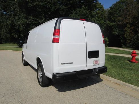Used 2021 Chevrolet Express 2500 w/ Driver Convenience Package RWD image 23
