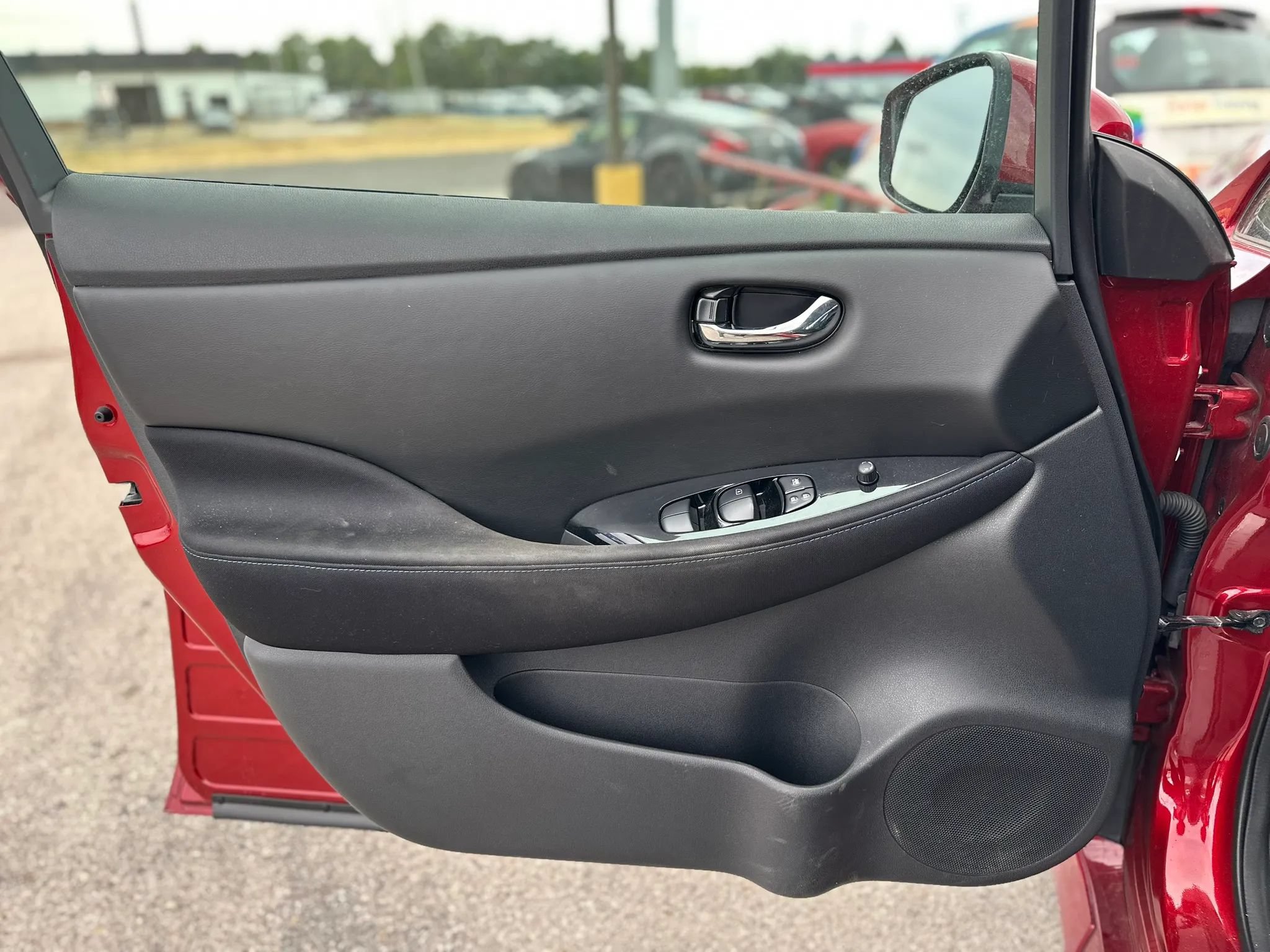 Used 2018 Nissan Leaf SV w/ SV Technology Package FWD image 20