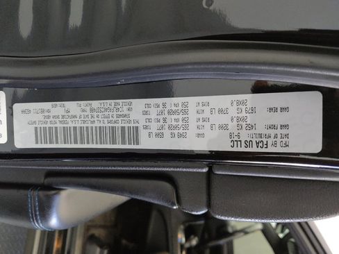 Used 2019 Jeep Grand Cherokee Laredo image 33