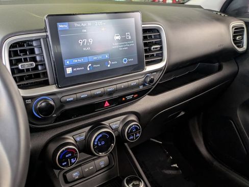 Used 2025 Hyundai Venue SEL FWD image 15