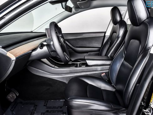 Used 2021 Tesla Model Y Long Range image 14