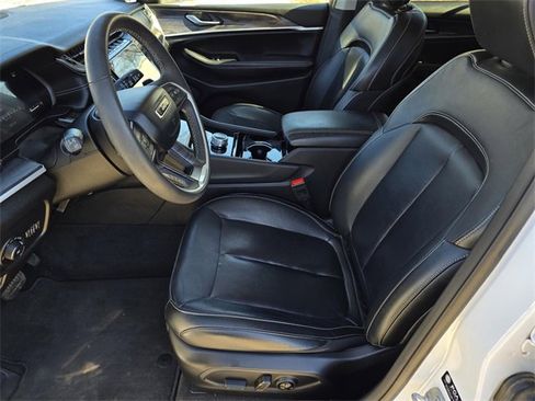 Used 2023 Jeep Grand Cherokee Limited image 19