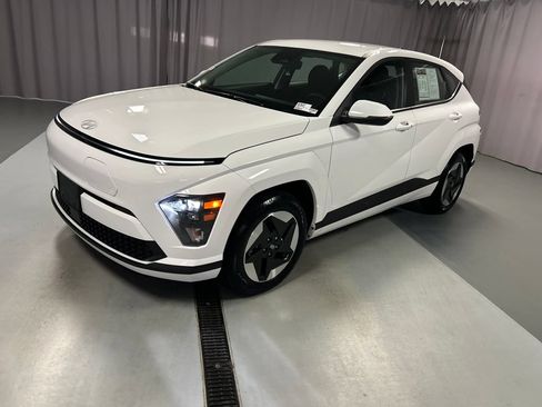 Used 2024 Hyundai Kona SE FWD image 3