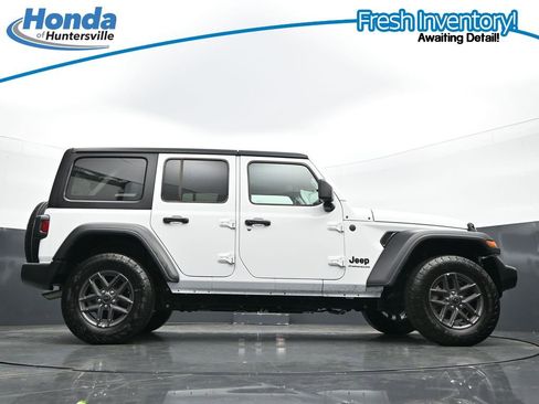 Used 2025 Jeep Wrangler Unlimited Sport AWD/4WD image 35