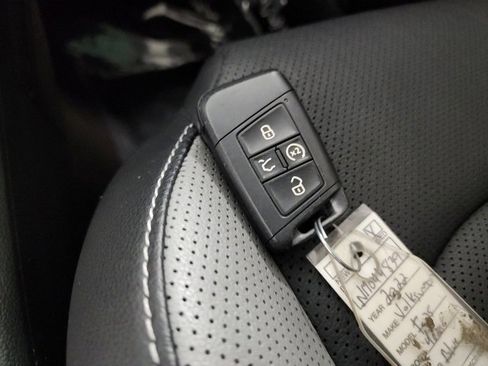 Used 2022 Volkswagen Taos SEL w/ Panoramic Sunroof Package image 39