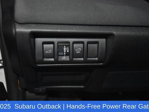 Used 2025 Subaru Outback Premium image 9