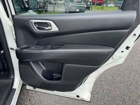 Used 2020 Nissan Pathfinder SL AWD/4WD image 41