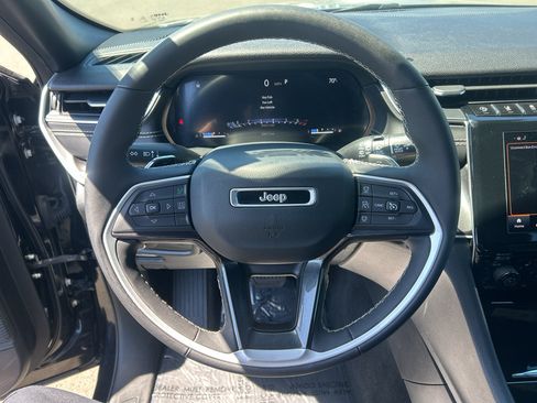 Used 2023 Jeep Grand Cherokee Altitude AWD/4WD image 19