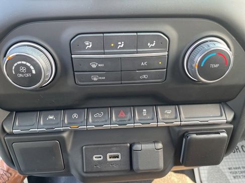 Used 2022 Chevrolet Silverado 1500 Custom image 34