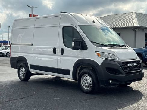 Used 2024 RAM ProMaster 2500 w/ Convenience Group FWD image 7