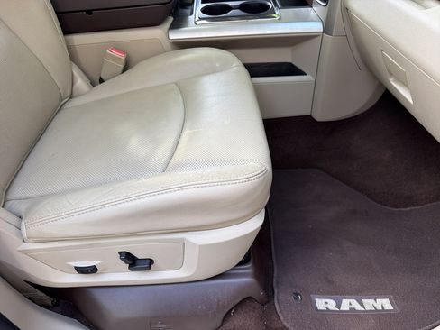 Used 2014 RAM 1500 Laramie w/ Convenience Group AWD/4WD image 40