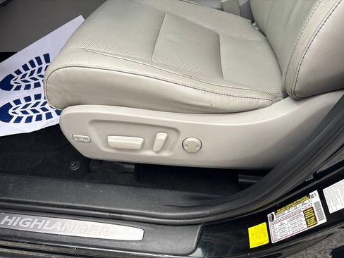 Used 2019 Toyota Highlander Limited AWD/4WD image 14