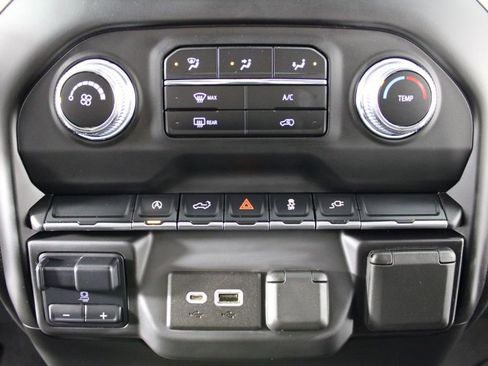 Used 2021 GMC Sierra 1500 4x4 Crew Cab w/ Sierra Value Package image 21