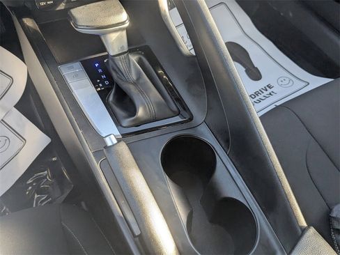 Used 2024 Hyundai Elantra SEL image 23