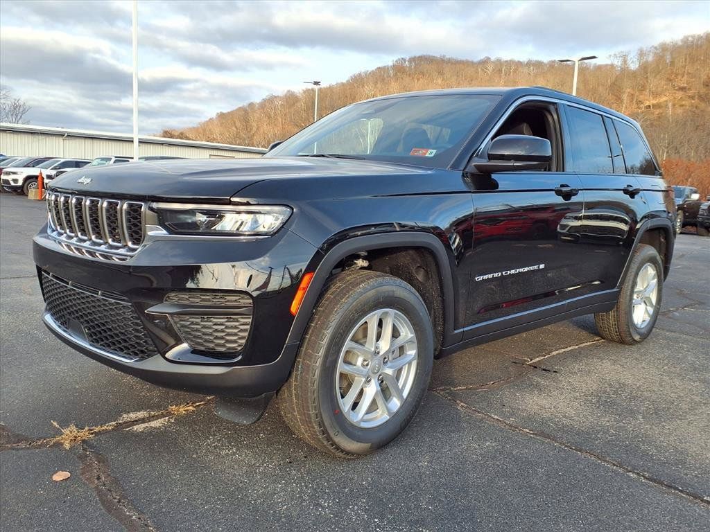 New 2025 Jeep Grand Cherokee Laredo X w/ Luxury Tech Group I AWD/4WD image 2
