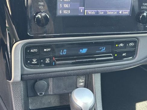 Used 2017 Toyota Corolla LE FWD image 18