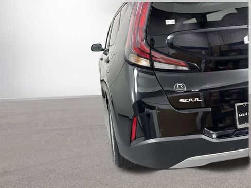 Certified 2023 Kia Soul S FWD image 30