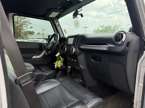 Used 2012 Jeep Wrangler Unlimited Rubicon w/ Connectivity Group AWD/4WD image 23
