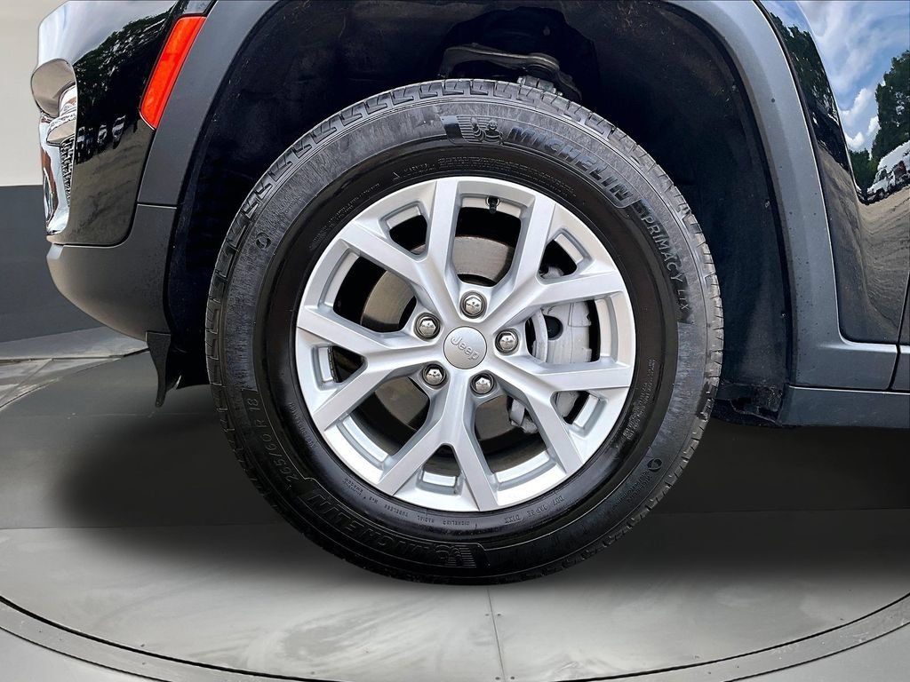 Used 2023 Jeep Grand Cherokee Limited AWD/4WD image 35