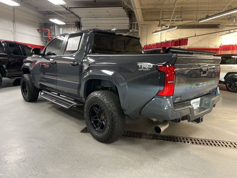 Used 2024 Toyota Tacoma TRD Sport w/ TRD Sport Upgrade Package image 8