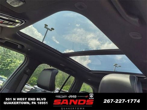 New 2023 Jeep Grand Cherokee Overland w/ Luxury Tech Group IV image 10