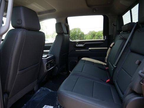 New 2026 GMC Sierra 3500 SLT w/ SLT Premium Package AWD/4WD image 9