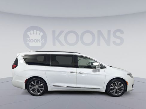 Used 2019 Chrysler Pacifica Limited w/ Tire & Wheel Group image 8