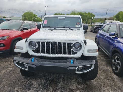Used 2024 Jeep Wrangler Unlimited Sahara w/ Technology Group AWD/4WD image 2