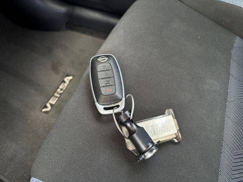 Used 2025 Nissan Versa SV FWD image 21
