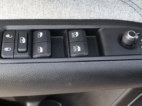 Used 2022 Jeep Compass Latitude w/ Sun and Sound Group image 15