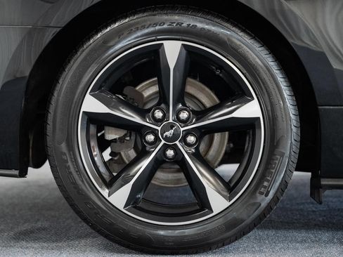Used 2018 Ford Mustang Coupe RWD image 18