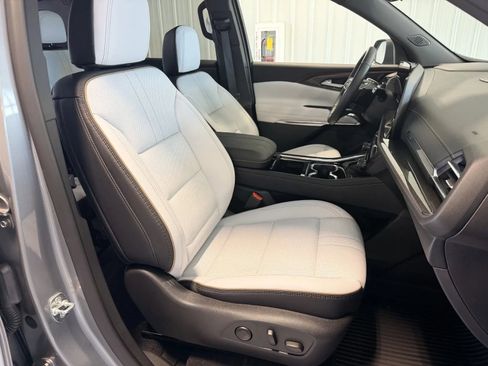 Used 2025 Chevrolet Traverse High Country w/ LPO, Cargo Package AWD/4WD image 29
