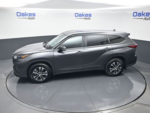Used 2023 Toyota Highlander XLE AWD/4WD image 51