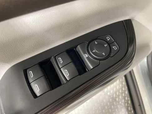 Used 2023 GMC Acadia SLT image 13