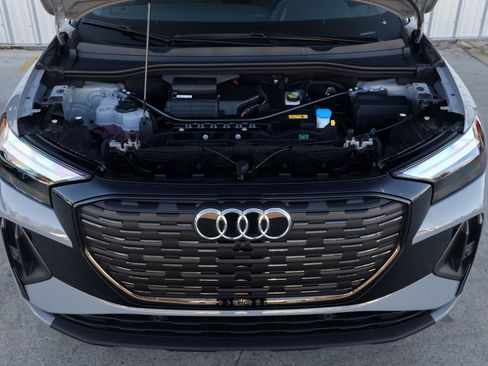 Used 2024 Audi Q4 e-tron Premium Plus w/ Premium Plus image 8