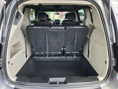 Used 2018 Dodge Grand Caravan SXT FWD image 14