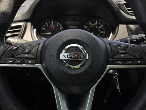Used 2020 Nissan Rogue S FWD image 24