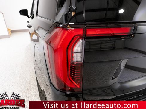 Used 2025 GMC Yukon Elevation AWD/4WD image 9