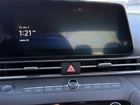 Used 2025 Hyundai Elantra SEL image 15