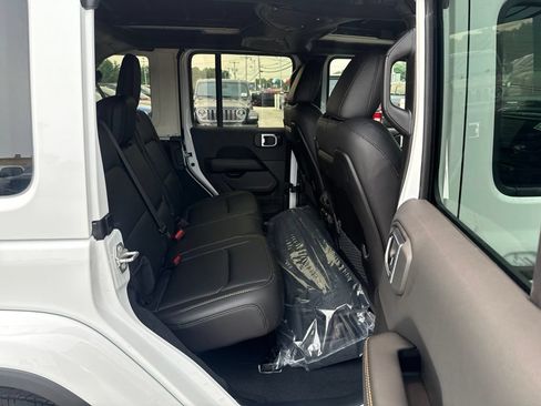 New 2026 Jeep Wrangler Unlimited Sahara AWD/4WD image 24