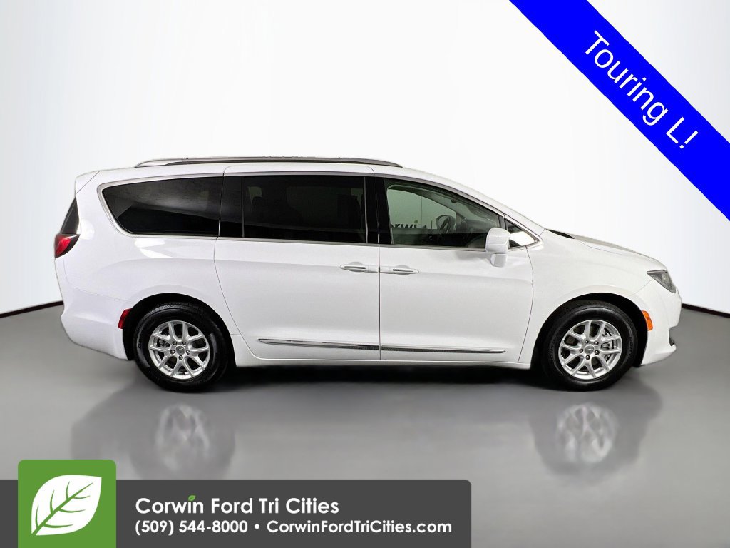Used 2020 Chrysler Pacifica Touring-L FWD image 19