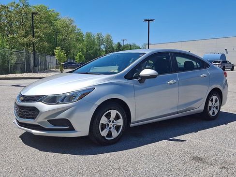 Used 2018 Chevrolet Cruze LS FWD image 3