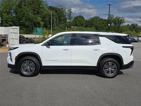 Used 2025 Chevrolet Traverse LT FWD image 7
