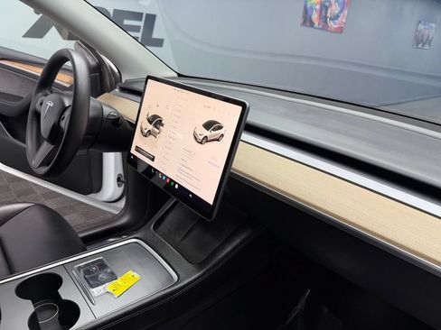 Used 2023 Tesla Model Y Long Range AWD/4WD image 45