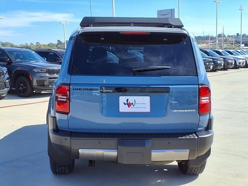 Used 2025 Toyota Land Cruiser image 7