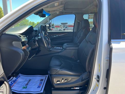 Certified 2019 Cadillac Escalade ESV Luxury AWD/4WD image 17