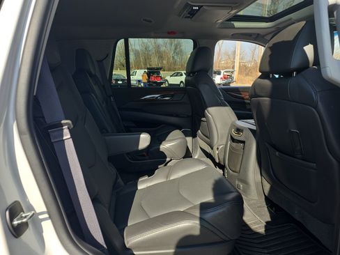Used 2017 Cadillac Escalade Premium Luxury image 10