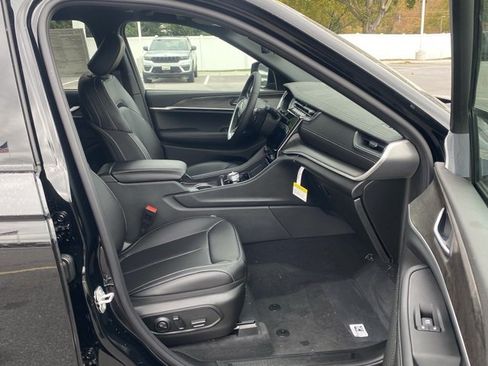 New 2025 Jeep Grand Cherokee Limited w/ Luxury Tech Group II image 27